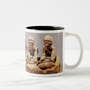 Taza Bicolor Panaderos que amasan la pasta en Thebes