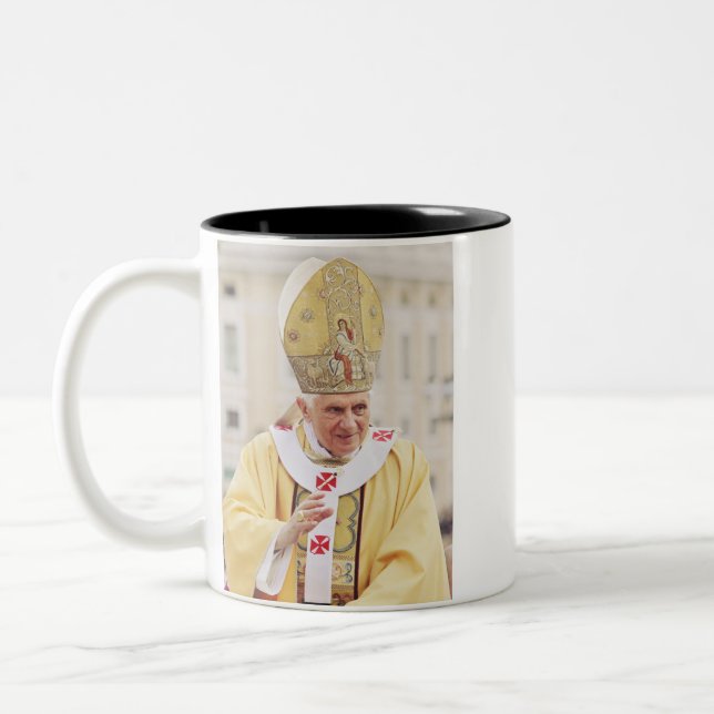 Taza Bicolor Papa Benedicto XVI (Izquierda)