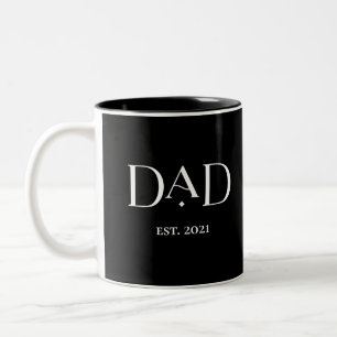 Taza Bicolor Papá Est. 2021 con nombres de niños   Texto modern