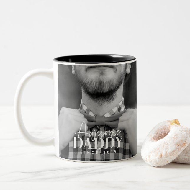 Taza Bicolor Papi asombroso desde 20XX Sencilla Foto Elegante (Con donut)