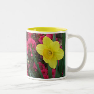 Taza Bicolor Par de flores de primavera rosadas y amarillas de