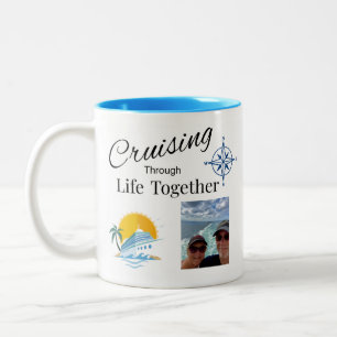 Taza Bicolor Pareja de Crucero Personalizado a Través de la Vid