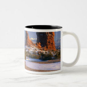 Taza Bicolor PARQUE NACIONAL ARCHES, UTAH. EE. UU. Roca equilib