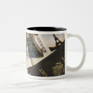 Taza Bicolor Pasaporte y objetos de recuerdo