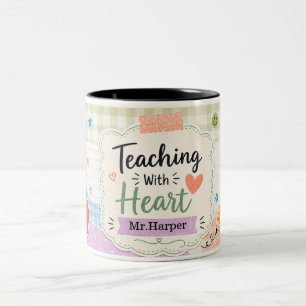 Taza Bicolor Pastel Personalizado a Cuadros Enseñando Con Coraz