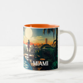 Taza Bicolor Patio de piscina al amanecer con vistas a Miami Be