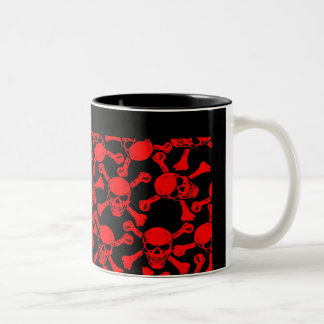TAZA BICOLOR PATRON DE CRÁNEOS GÓTICOS CON HUESOS CRUZADOS