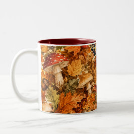 Taza Bicolor Patrón de hongos del bosque otoñal | Hojas acogedo