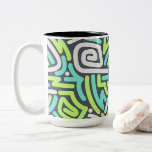 Taza Bicolor Patrón de laberinto de garabatos de neón verde y c