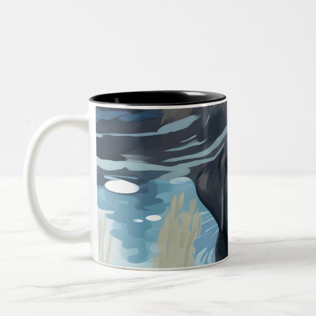 Taza Bicolor Patrón de Labrador Negro Nadando (Izquierda)