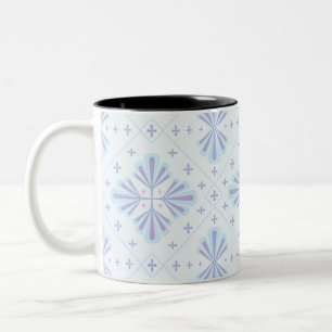 Taza Bicolor Patrón de repetición floral geométrico azul pastel
