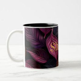 Taza Bicolor patrón elegante de hojas oscuras con nombre dorado