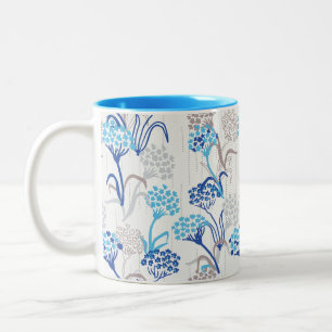Taza Bicolor Patrón floral de la hidrangea ligera y aérea