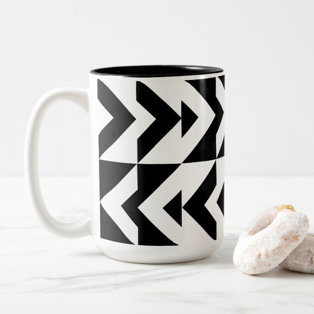 Taza Bicolor Patrón geométrico de cheurón negro y blanco (Con donut)