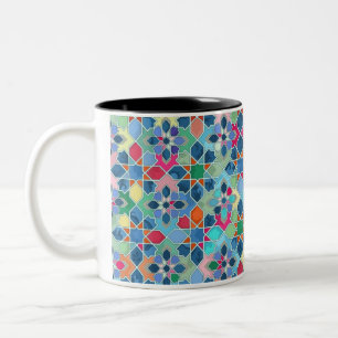 Taza Bicolor Patrón geométrico vibrante azul, rosa , tonos amar