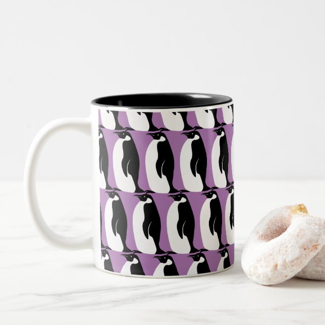 Taza Bicolor Patrón pingüino blanco morado (Con donut)