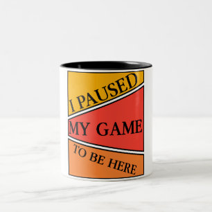 Taza Bicolor Pausé mi juego para estar aquí - Regalo para jugad