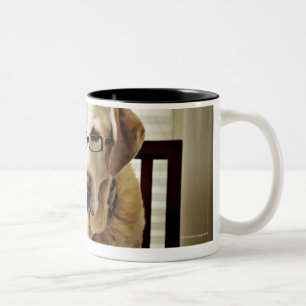Taza Bicolor Perro en rutina de la mañana
