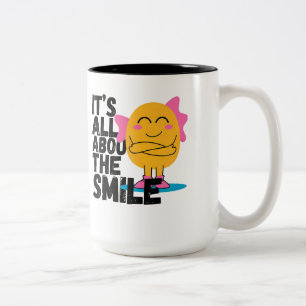 Taza Bicolor Personaje de redondo sonriente feliz con aletas ro