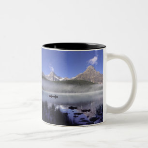Taza Bicolor Pescadores en canoa en el lago Waterfowl, Banff
