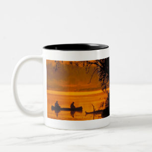 Taza Bicolor Pescadores en una canoa