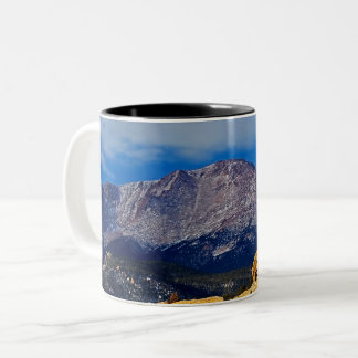 Taza Bicolor Pico de piques con árbol en primer plano