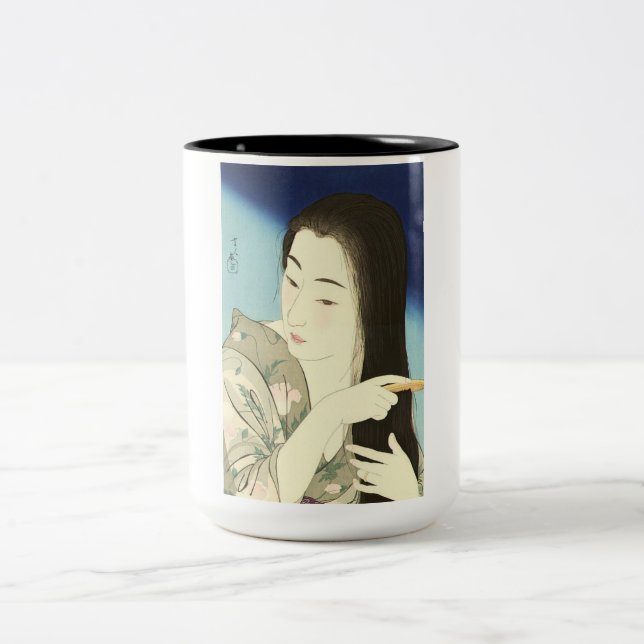 Taza Bicolor Pintando su pelo (bella mujer asiática) (Kotondo) (Centro)