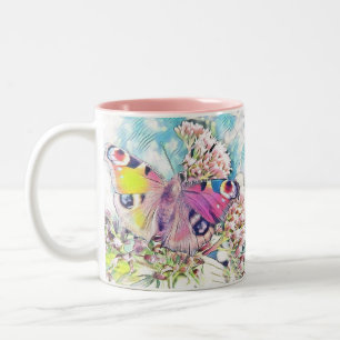 Taza Bicolor Pintura de una mariposa rosa sobre flores de color