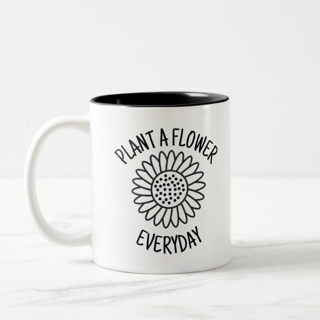 Taza Bicolor Plantar Una Flor Cada Día (Izquierda)