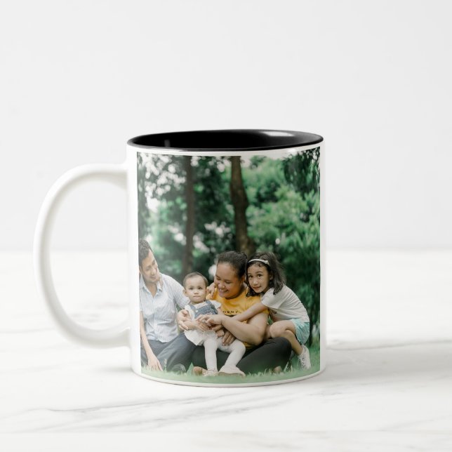 Taza Bicolor Plantilla personalizada de dos fotos familiares de (Izquierda)