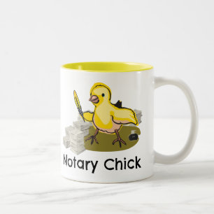 Taza Bicolor Polluelo del notario con la canilla y los