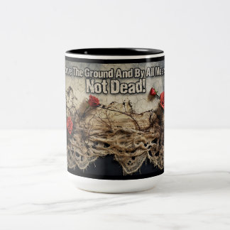 Taza Bicolor Por Encima Del Suelo Y De Ninguna Manera Muerto