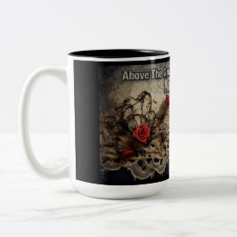 Taza Bicolor Por Encima Del Suelo Y De Ninguna Manera Muerto
