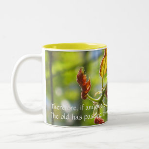 Taza Bicolor Por lo tanto, si cualquier persona está en Cristo