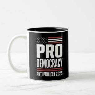 Taza Bicolor Pro Democracia Anti Proyecto 2025 Trump 2025