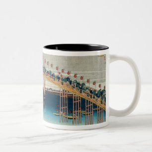 Taza Bicolor Procesión sobre un puente (impresión del woodblock
