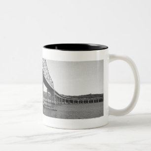 Taza Bicolor Puente B&W del hierro