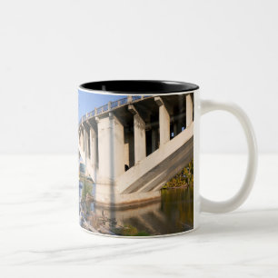 Taza Bicolor Puente de la Tercera Avenida en Minneapolis