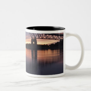 Taza Bicolor Puente Sagamor sobre el canal de Cape Cod, 2