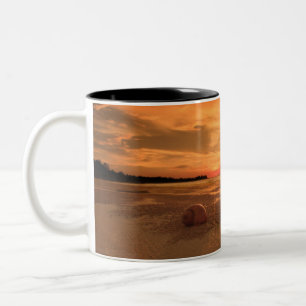 Taza Bicolor Puesta del sol en una playa tailandesa