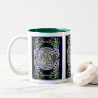Taza Bicolor Púrpura Clematis En El Marco De La Cercada Añadir