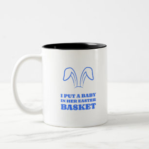 Taza Bicolor Puse un bebé en su canasta de Pascua