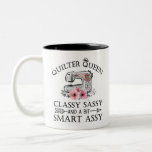 Taza Bicolor Quilter Queen Funny masticando artesanías Florales<br><div class="desc">El Quilter Queen Funny Scots Crafts Pink Floral Coffee Mug tiene un divertido dicho alrededor de una máquina de coser con flores color agua rosada.</div>