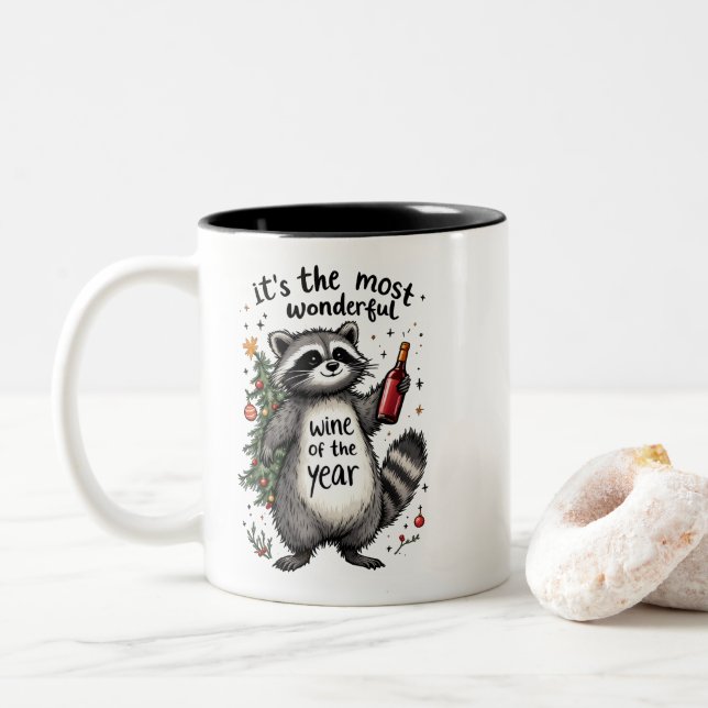 Taza Bicolor Raccoon del Año el vino más maravilloso (Con donut)