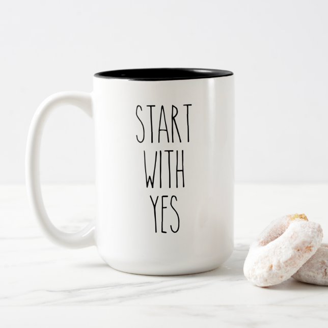 Taza Bicolor RAE DUNN Empieza Con Yes Coffee Mug (Con donut)