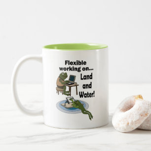 Taza Bicolor Rana Trabajo Flexible Oficina Humor Corporativo Fi