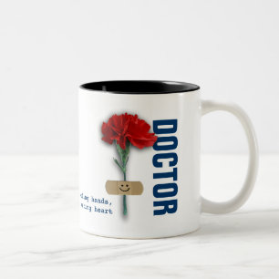 Taza Bicolor regalo de agradecimiento del Médica de nombres per