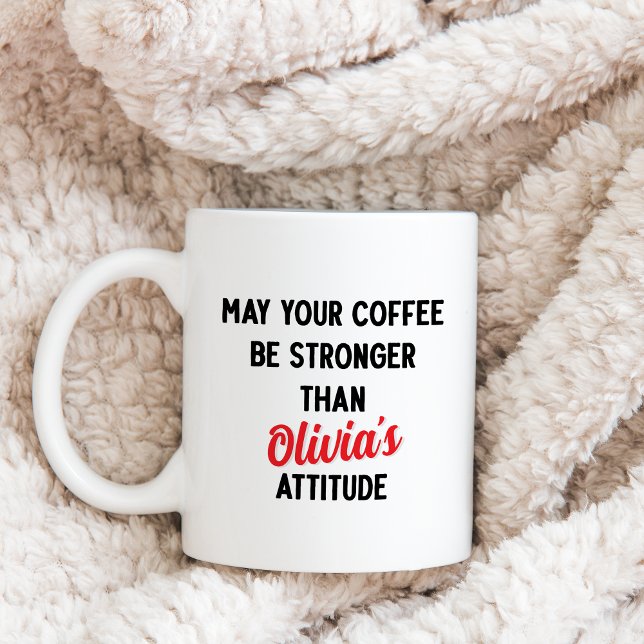 Taza Bicolor Regalo del Día del Padre, papá personalizado de la (White coffee mug Mug with text MAY YOUR COFFEE BE STRONGER THAN OLIVIA'S ATTITUDE shown on a blanket)
