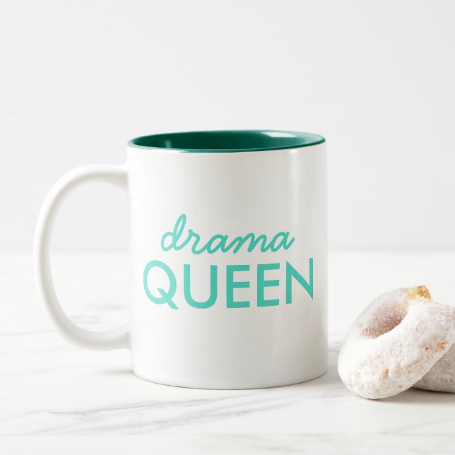 Taza Bicolor Reina del drama | Moderna cita de Guay de moda Aqu (Con donut)