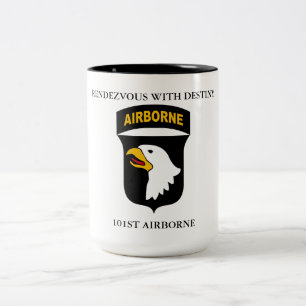TAZA BICOLOR RENDEZVOUS DE AEROPUERTO 101 CON DESTINO